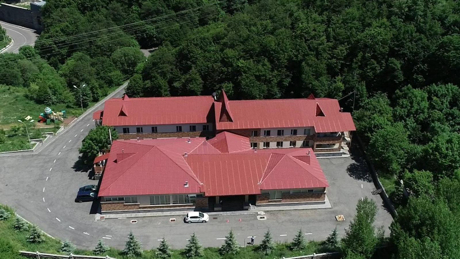 Tsaghkahovit Hotel ซากาดซอร์ ภายนอก รูปภาพ