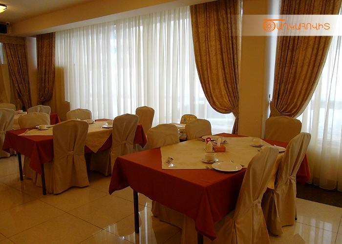 Tsaghkahovit Hotel ซากาดซอร์ ภายนอก รูปภาพ