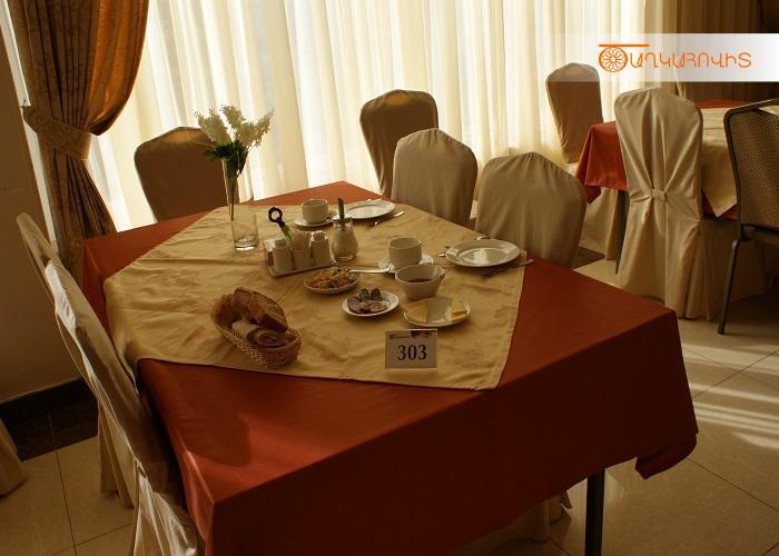 Tsaghkahovit Hotel ซากาดซอร์ ภายนอก รูปภาพ